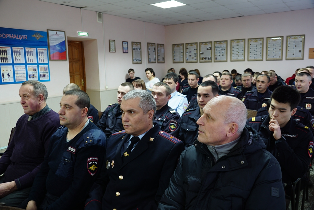 Архивная фотография совещания сотрудников полиции